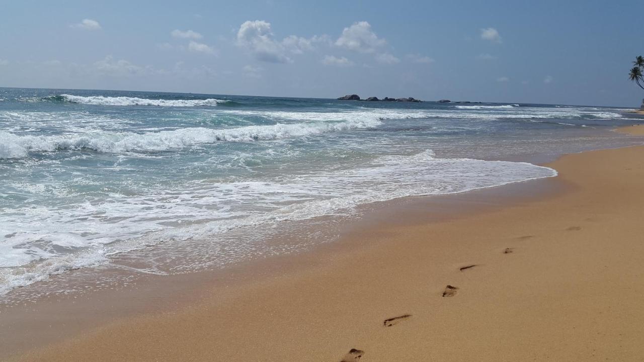 Hikkaduwa Backyard Beach Homestay Гале Екстериор снимка