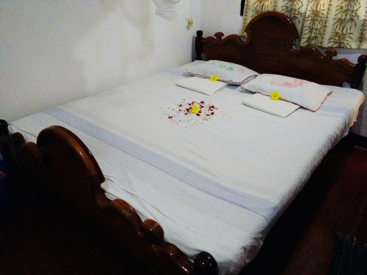Hikkaduwa Backyard Beach Homestay Гале Екстериор снимка