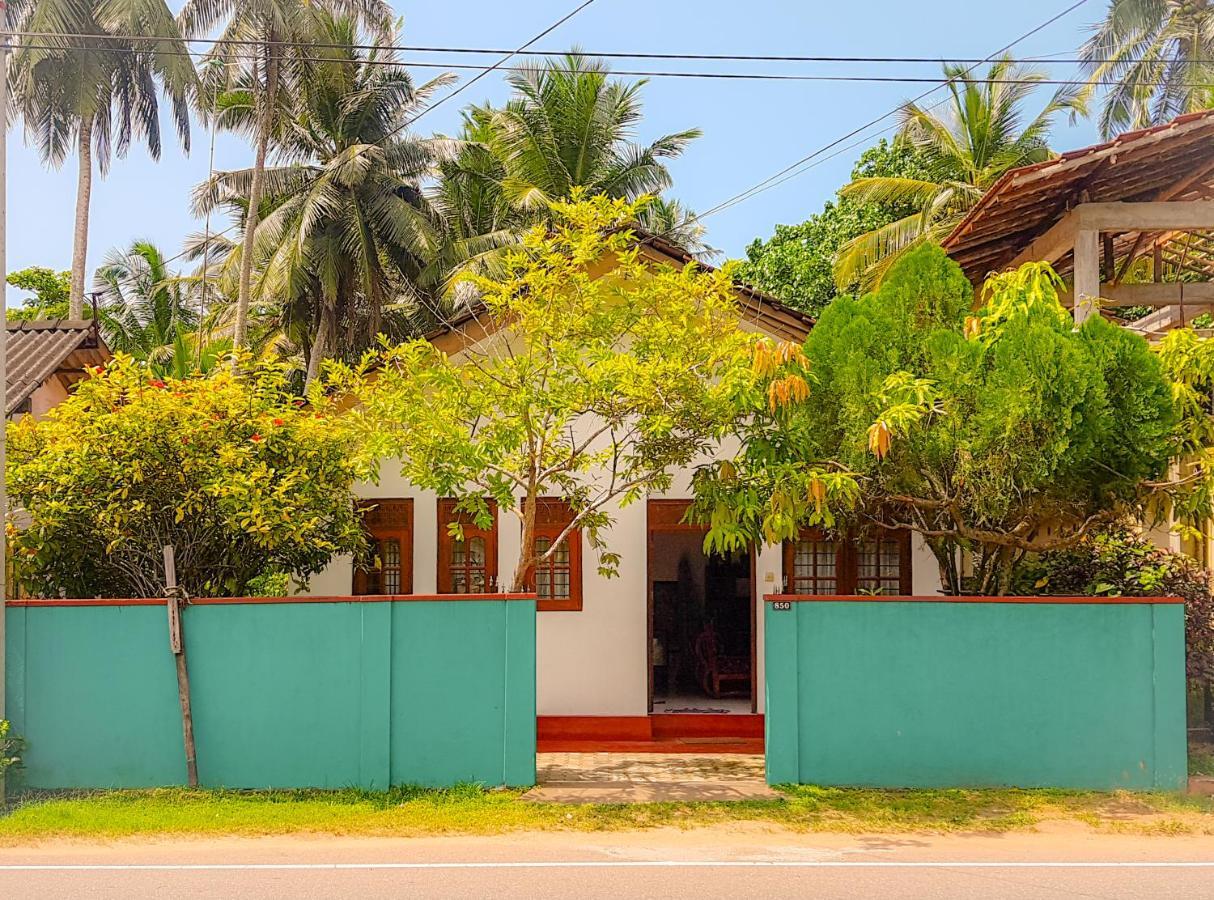 Hikkaduwa Backyard Beach Homestay Гале Екстериор снимка