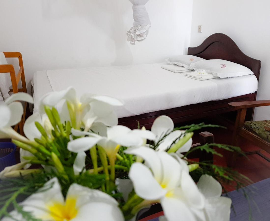 Hikkaduwa Backyard Beach Homestay Гале Екстериор снимка